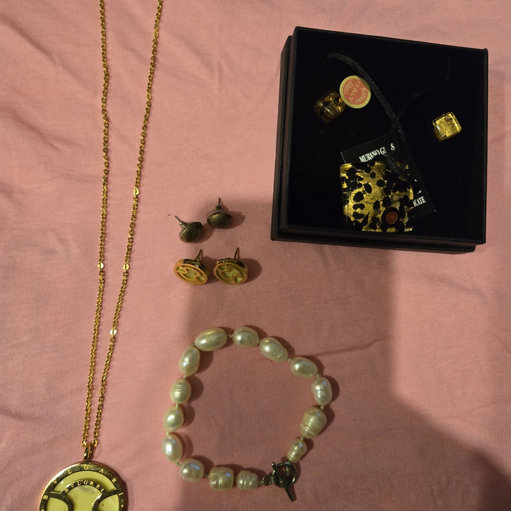 Chic Gold and Yellow Necklace Set